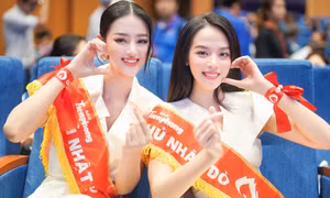 Thanh Thủy, Bùi Khánh Linh rạng rỡ ở Chủ Nhật Đỏ lần thứ 16