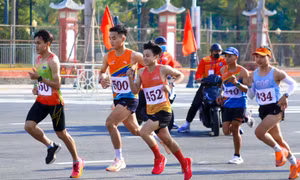 Hơn 800 người tham gia giải Việt dã - chạy vũ trang ở Đà Nẵng