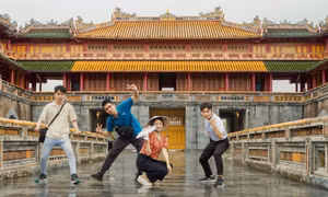 'Du lịch chậm' cùng nhóm bạn trẻ ở Huế 