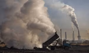 Trung Quốc là nước phát thải carbon nhiều nhất thế giới. Ảnh: Getty 