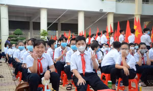 Bộ GD&ĐT kiến nghị miễn toàn bộ học phí cho học sinh THCS từ năm học 2022 - 2023