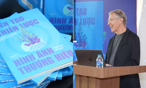 Chuyên gia thương hiệu Richard Moore giới thiệu sách mới thu hút độc giả trẻ