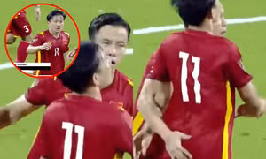 Khoảnh khắc "bàn tay hư" của Hải Quế ăn mừng bàn thắng với Minh Vương: "Nhây" quá Hải ơi!