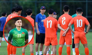 Thủ môn chính ĐT Việt Nam gặp chấn thương, Đặng Văn Lâm không được chọn thay thế