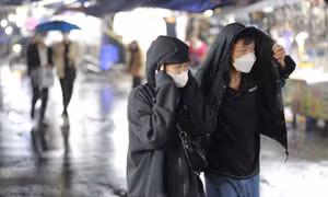 Thời tiết Hà Nội trong 3 ngày tới: Mưa rét ở mức 17 độ C, khi nào nền nhiệt tăng?