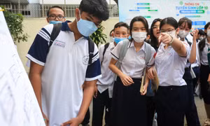 Tuyển sinh lớp 10 tại TP.HCM: Chỉ tiêu giảm mạnh, học phí nhiều trường cao ngất
