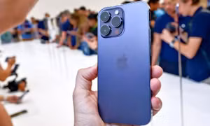 Ngắm iPhone 14 Pro Deep Purple "bằng xương bằng thịt": Phiên bản màu sắc được mong chờ nhất