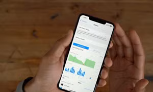 Vừa lên iOS 16, người dùng "kêu trời" vì tụt ngay 3% dung lượng pin trên iPhone 13