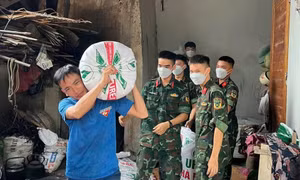 Tuổi trẻ Thái Nguyên chủ động tham gia hỗ trợ người dân ứng phó với bão lũ