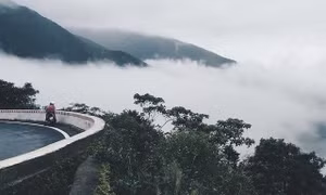 Giới trẻ "rần rần" với loạt clip săn mây ở đèo Hải Vân: Khung cảnh hiếm gặp, đẹp ngỡ ngàng