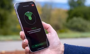 Tính năng SOS vệ tinh trên iPhone tiếp tục lập công, cứu sống hai người gặp tai nạn
