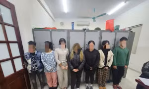Vụ nữ sinh 2K8 ở Hà Nội bị bạn cũ gọi người đánh hội đồng: Khởi tố 2 đối tượng