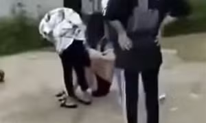 Nhóm nữ sinh THCS ở Bắc Giang đánh nhau rồi quay clip đăng lên mạng vì "yêu cùng bạn trai"