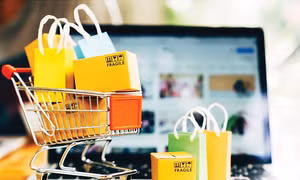 Shopee ra chính sách tính phí mới, cả người bán và người mua đều bị ảnh hưởng