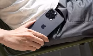 Nhiều người trẻ ở Mỹ sợ bị "tẩy chay" nếu không sử dụng iPhone, Android gặp khó