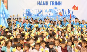Điện Biên: Nhiều hoạt động an sinh xã hội ý nghĩa dành cho thiếu nhi Mường Nhé 