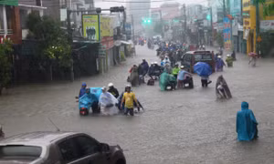 Bão Yinxing gần ở mức siêu bão tiến về biển Đông, miền Trung mưa lớn diện rộng