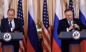 Ngoại trưởng Mỹ Mike Pompeo (trái) trong cuộc họp báo chung với người đồng cấp Nga Sergei Lavrov tại Wasington vào tháng 12/2019. (Ảnh: Reuters)