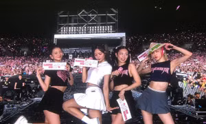 Loạt ảnh "cưng xỉu" của BLACKPINK tại concert Hà Nội: Lisa - Rosé là tổ hợp siêu quậy