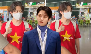 Heechul SUJU mặc áo thun cờ đỏ sao vàng, bất ngờ xuất hiện tại TP.HCM 