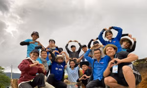 Nhóm bạn trẻ san ủi đồi dốc, xây khu vui chơi cho trẻ em miền núi 