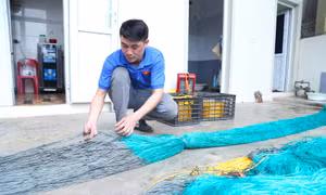 Chàng trai 9x khởi nghiệp với nghề đan lưới, thu hàng trăm triệu mỗi năm