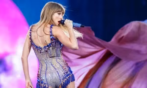 Fan Taylor Swift giận dữ vì có vé chưa chắc đã được vào xem "The Eras Tour"