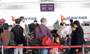 Hãng hàng không Qantas gây bức xúc vì để khách hàng chờ điện thoại hơn 10 tiếng đồng hồ