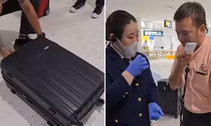 Hành khách lấy nhầm vali ở Thái Lan, mở ra thì hốt hoảng vì những gì bên trong