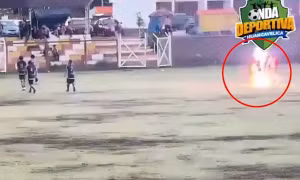 Sét đánh giữa trận đấu đang truyền hình trực tiếp ở Peru, một cầu thủ thiệt mạng