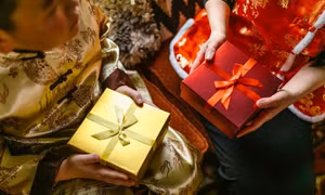 Cách chọn quà Tết ý nghĩa: Món quà phù hợp cho những người quan trọng nhất