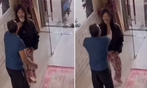 Video cô gái Việt bị bố bạt tai khi về nhà lên báo nước ngoài, dân mạng bình luận hài hước