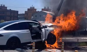 Lâm Chí Dĩnh gặp tai nạn khi lái xe Tesla, bị thương nặng, lý do ban đầu được cho là gì?