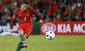 Lập rất nhiều kỷ lục cá nhân nhưng Cristiano Ronaldo đang có một “kỷ lục” đá phạt kém vui