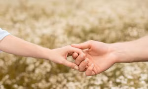 Tình yêu bất diệt: Cụ ông 80 tuổi ở Úc “giải cứu” người yêu 84 tuổi, bỏ trốn hàng nghìn km