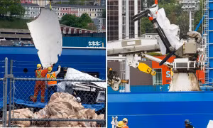 Hình ảnh đầu tiên về những gì còn lại của tàu Titan: Đã đưa được gì từ đáy biển lên bờ?