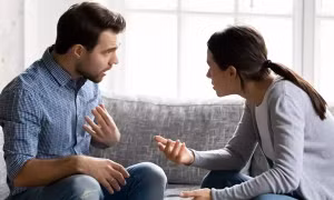 Người yêu lấy cớ bận công việc để không đến ra mắt gia đình, chàng trai xử lý "cao tay"