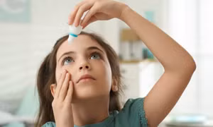 Loại nước mắt nhân tạo phổ biến bị thu hồi do nhiễm nấm, người dùng cần lưu ý