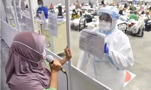 Bác sĩ Malaysia bức xúc vì những bệnh nhân oái oăm: “COVID-19 không phải chuyện đùa đâu!”