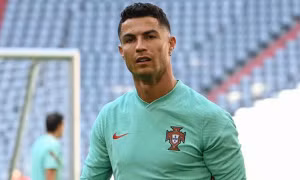 Không chỉ phá kỷ lục trên sân bóng, Cristiano Ronaldo còn vừa phá kỷ lục trên mạng xã hội