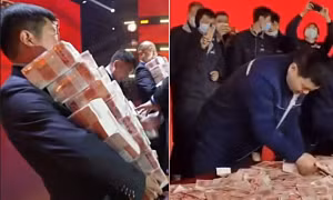 Công ty thưởng Tết nhân viên bá đạo nhất: Đếm được bao nhiêu tiền nhận bấy nhiêu