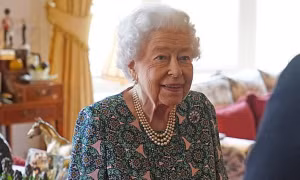 Nữ hoàng Anh thừa nhận có vấn đề về sức khỏe, nhiều người lo lắng vì thấy bà gầy hơn hẳn