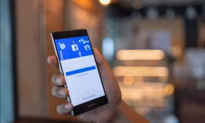 Chỉ viết thiếu một dấu phẩy ở bài đăng Facebook, một người Úc có thể mất hàng trăm triệu