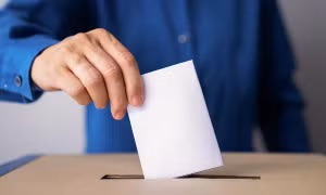 Thất vọng khi nhận được đúng 1 phiếu bầu, một ứng viên lãnh đạo địa phương ở Ấn Độ òa khóc