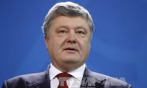 Tổng thống Ukraine Petro Poroshenko đề nghị thực thi một lệnh ngừng bắn thực sự tại Donbass. Ảnh: AFP/TTXVN.