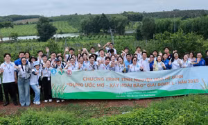 Du học sinh Việt hỗ trợ 'xóa nhà tạm' tại Bình Dương 