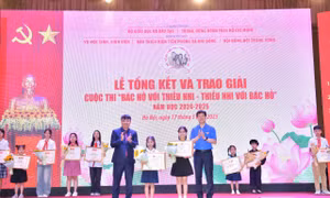 Học sinh lớp 2 giành giải Nhất thi viết tìm hiểu về Bác Hồ với thiếu nhi