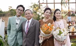 Cặp đôi TikToker Tizi - Đích Lép gây sốt vì cách ăn mừng Valentine "chẳng giống ai"