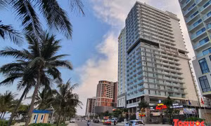 Khách sạn 4-5 sao kín phòng, các khu du lịch lớn 'tung' chương trình hút khách