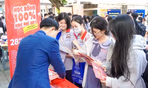 Trường đại học phụ thí sinh ôn thi tốt nghiệp THPT